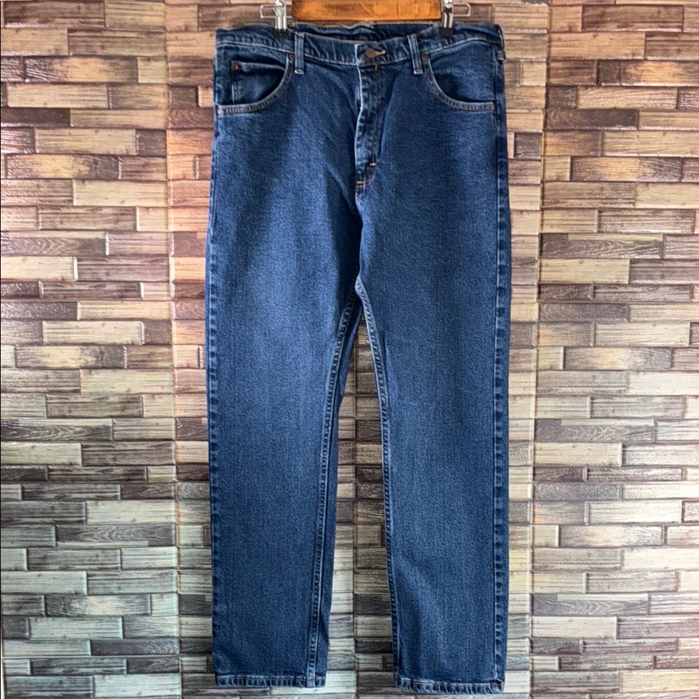 EUC Wrangler Blue Straight Jeans Classic Style 36x32